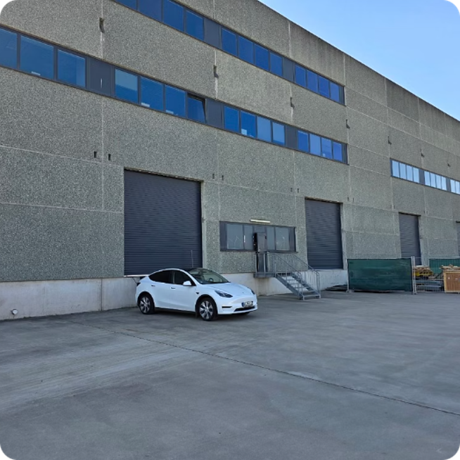 DK Logistics 창고 도크와 운송 현장